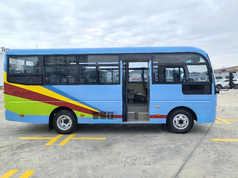 JYK6660 minibus passenger door
