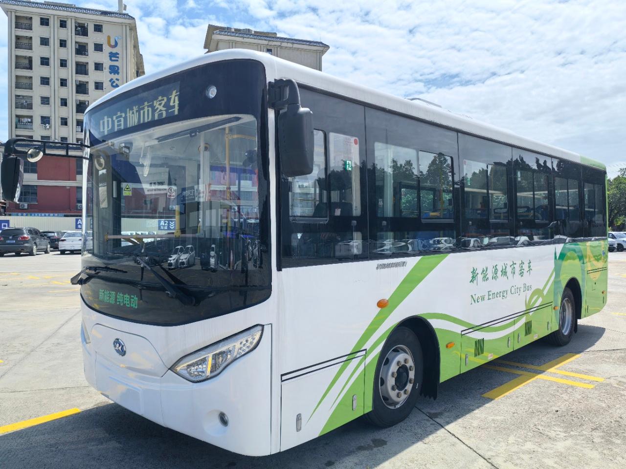 8 metre pure electric city bus front three-quarter view