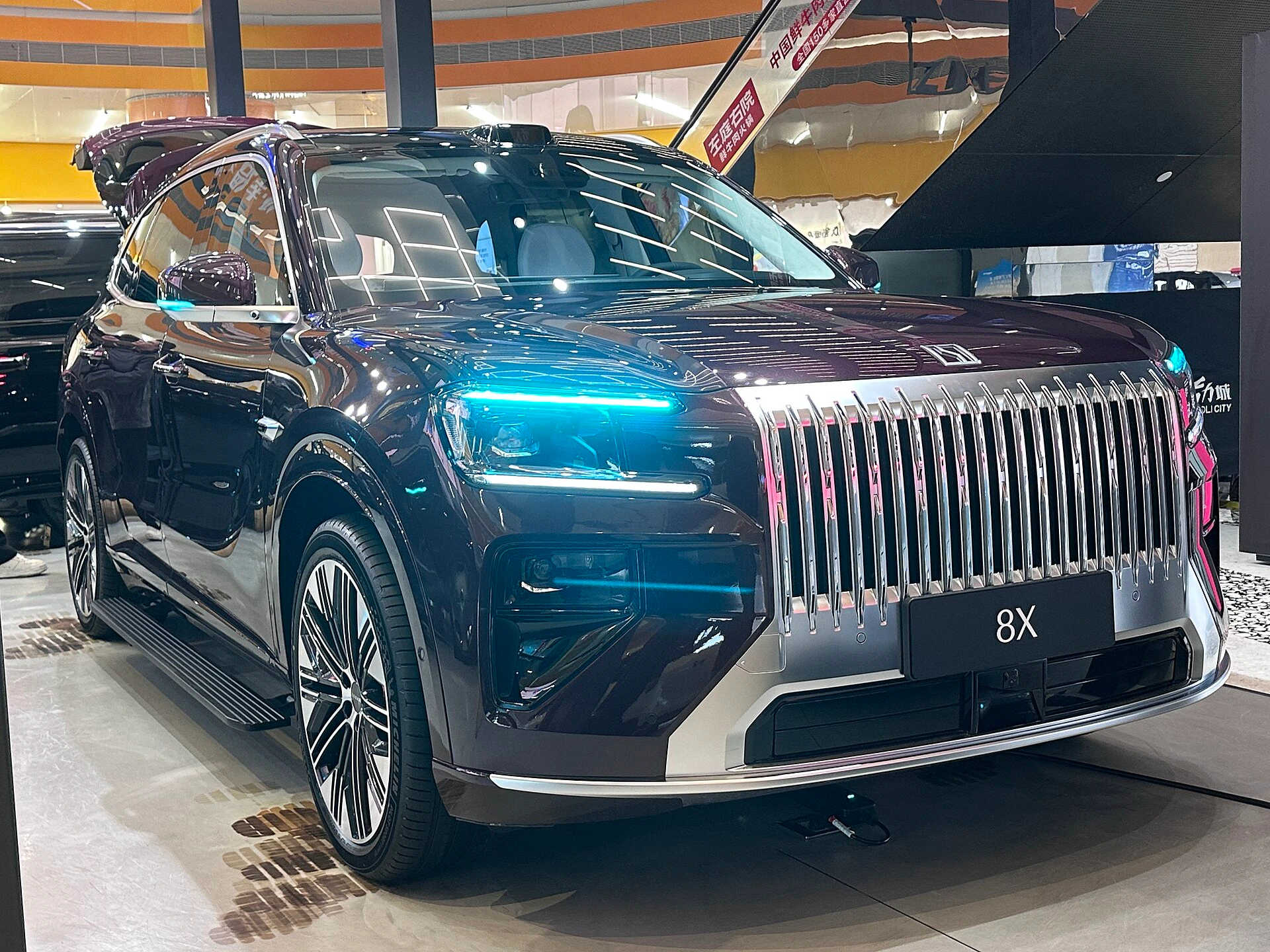 ZEEKR 8X Ultra front 3/4 exterior view