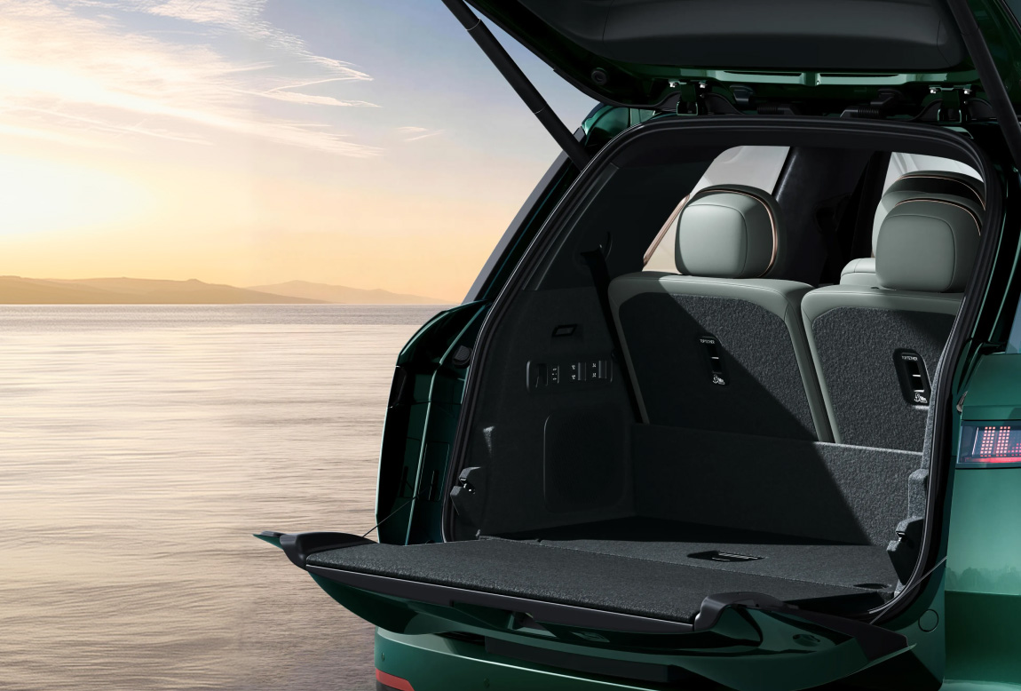 Lynk & Co 900 - Open to the outdoors