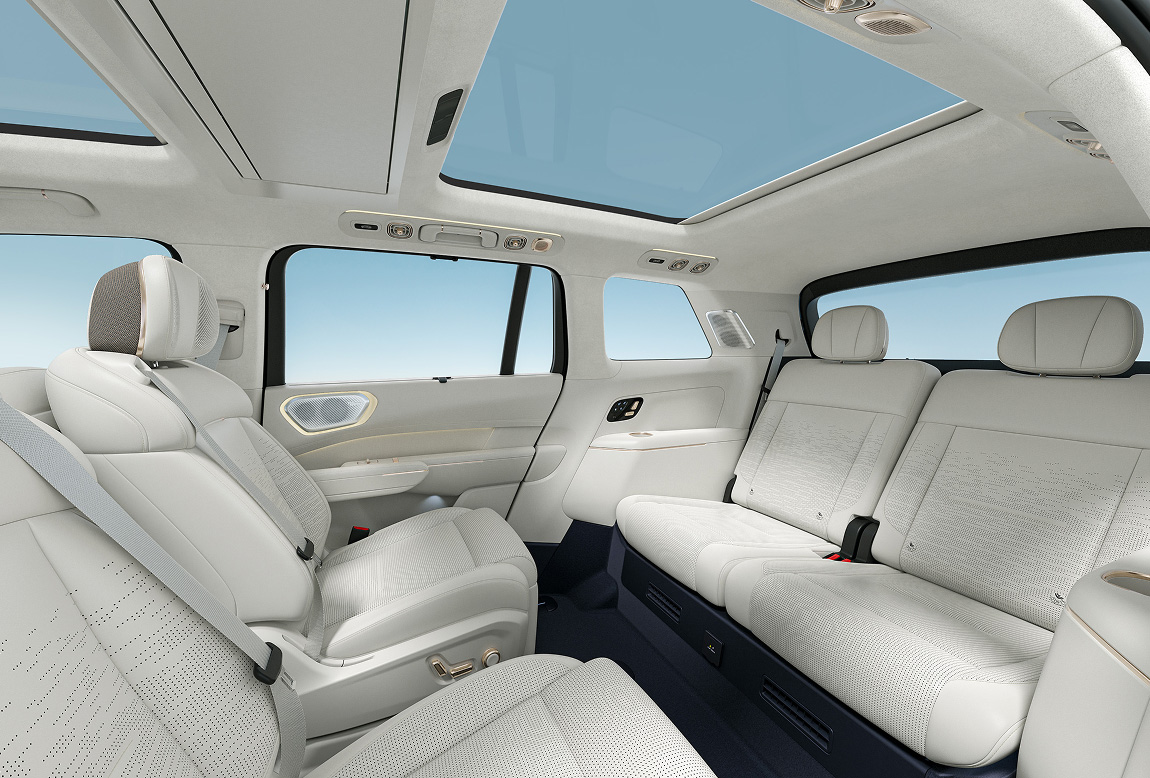 Lynk & Co 900 - A new perspective on seating
