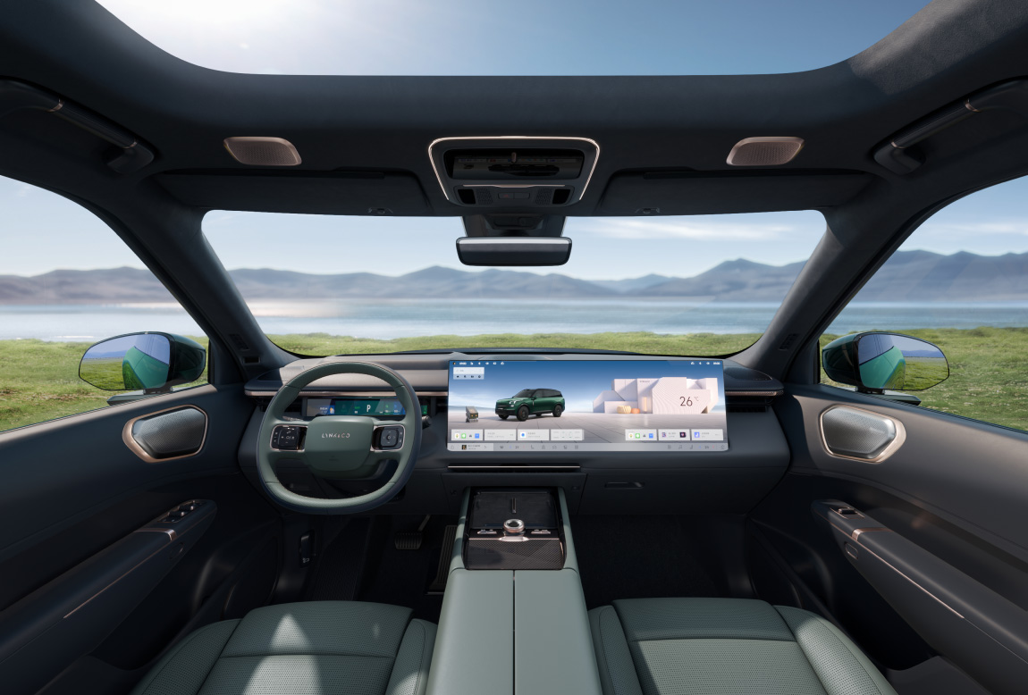 Lynk & Co 900 - 30 inches. One expansive view.